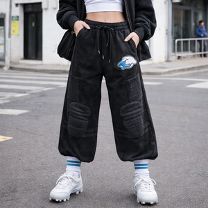 กางเกงทรงหลวมแบบสั่งทำพิเศษ ตกแต่งด้วยงานปะ/งานปัก สำหรับผู้ชายและผู้หญิง |   สตรีทแวร์และเสื้อผ้าลำลอง |   ผู้ผลิตแบบ OEM / ODM |   การจัดหาสินค้าจำนวนมาก - Product Image 1