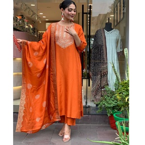 Ensemble Kurti et pantalon pour femme en soie Chanderi brodée de qualité supérieure, couleur orange, avec dupatta à imprimé numérique. - Product Image 1