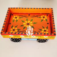 Chariot de service en bois peint à la main Thela du Uttar Pradesh, décoration d'intérieur par Theperfectbazaar