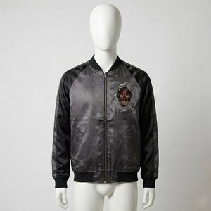 Chaqueta Sukajan Satinada Gris Oscuro Personalizada OEM para Hombre, Chaqueta Bomber Vintage con Bordado Pesado de Máscara Hannya Japonesa - Product Image 2