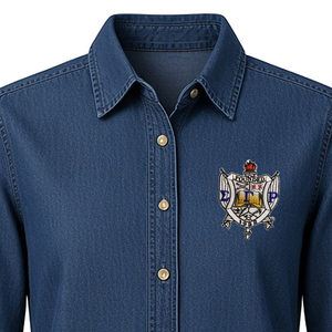 Camisa de Mezclilla Azul Oscuro para Mujer, con Botones, Escudo Bordado Multicolor, Manga Larga, Cuello Camisero, Estilo Casual - Product Image 5