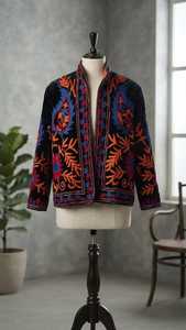 Chaqueta de Invierno para Mujer, Modelo Twin Feet, con Bordado Floral Negro, Cuello Mandarín, Terciopelo Suzani, Manga Larga, Resistente al Viento - Product Image 2
