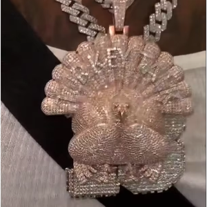 Colgante de Plata de Ley 925 con Diamantes VVS1 Moissanite, Diseño de Pavo Real Alado, Hecho a Mano para Hombre, Sin Cadena - Product Image 1