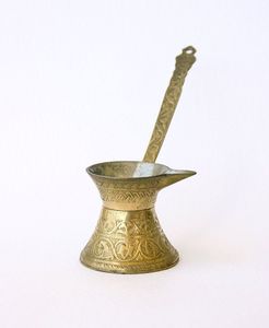 Cafetera Turca Cezve de Cobre Martillado Hecha a Mano con Mango Largo para Preparar Café en Casa - Product Image 3