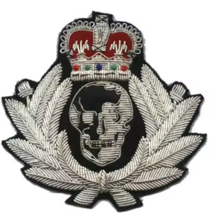 Hermosas insignias de lujo hechas a mano con alambre dorado, bordadas, resistentes al agua, 3D, personalizadas para ceremonias, a bajo precio. - Product Image 3