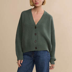 Cárdigan elegante de primera calidad para mujer, diseño de punto suave para uso diario, ajuste cómodo y moda moderna. - Product Image 1