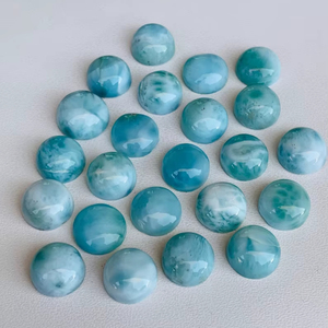 Larimar naturel en gros, cabochons ronds de 7 mm, tailles calibrées, qualité bleu pectolite, pour fabricants de bijoux et commerçants en pierres précieuses - Product Image 1