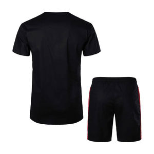 Conjunto de Camiseta y Pantalones Cortos Unisex con Cuello Redondo y Diseño de Rayas Rojas, Manga Corta, Ligero, Estilo Minimalista para Verano - Product Image 2