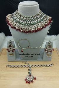 Conjunto de Collar Gargantilla de Lujo de Cobre Vintage con Baño de Rodio y Zirconia, Pendientes y Maang Tikka, Étnico Indio para Novias, Compromisos y Bodas - Product Image 2