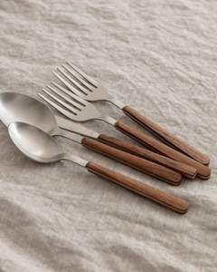 Elegante Juego de Cubiertos Metálicos con Mango de Madera, Peso Equilibrado, Diseñado para Eventos de Hostelería y Cenas Memorables - Product Image 4