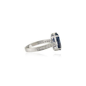 Anillo de Compromiso de Oro Blanco K18 con Zafiro Azul de 5 Quilates y Diamantes, Diseño de Alta Calidad para Mujer, Venta al Por Mayor - Product Image 5