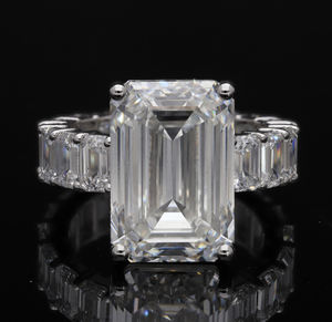 Anillo de Compromiso Solitario de Oro Sólido de 14K con Corte Esmeralda, Diamante Cultivado en Laboratorio F VVS VS, Chapado en Rodio, Certificado IGI - Product Image 5