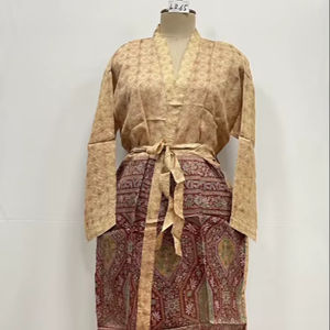 Kimono largo de verano de seda india suave con patchwork, estilo bohemio, cuello en V, cierre con cordón, para playa, cómodo y versátil. - Product Image 1