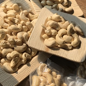 เม็ดมะม่วงหิมพานต์กัมพูชา W450 สด ออร์แกนิค คุณภาพพรีเมียม 100% จากธรรมชาติ สำหรับการผลิตอาหารแบบขายส่ง - Product Image 1