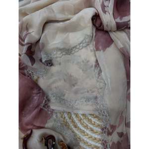 Saree con estampado floral de diseñador con hermoso trabajo de diamante para vestir profesionalmente - Product Image 4