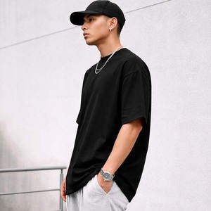 เสื้อยืดผู้ชายพิมพ์ลายกราฟิกโลโก้ตามสั่ง สีดำ ผ้าฝ้าย พิมพ์ลายด้านหลัง สไตล์สตรีทแวร์ แขนสั้น - Product Image 5