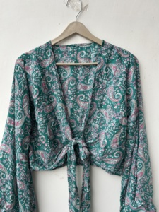 Haut court en soie confortable à manches cloche pour femme, style indien, avec manches longues - Product Image 4