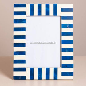 Marco de Fotos de Madera Hecho a Mano con Incrustaciones de Resina Azul Rey, Decoración Clásica Contemporánea para el Hogar - Product Image 1