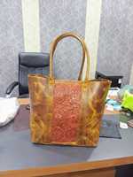 Sac à bandoulière vintage en cuir véritable pour femme - Léger, spacieux, avec chaîne, multi-usages pour le shopping et les voyages, fabriqué au Maharashtra