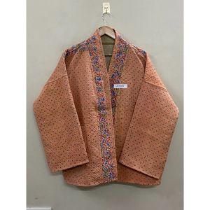 Chaqueta Kimono Kantha de patchwork 100% algodón hecha a mano, manga larga, cuello chal, ecológica, para mujer. - Product Image 1
