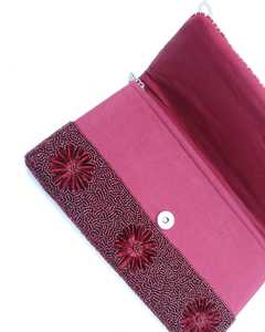 Pochette de soirée perlée de créateur, abordable et faite à la main pour femme, idéale pour les mariages et les occasions festives - Product Image 3