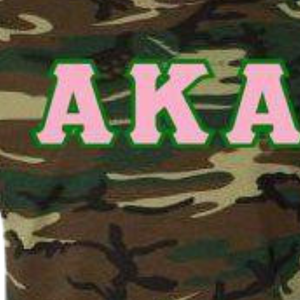 Camiseta de Camuflaje con Letras AKA, Camuflaje Bosque, Estampado de Letras Rosa y Verde, Camiseta Gráfica Informal de Algodón - Product Image 2