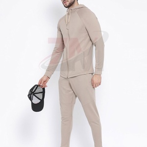 Ensemble de survêtement tendance pour homme, style streetwear, pour l'extérieur, disponible en différents matériaux et designs, prix abordable, OEM. - Product Image 4