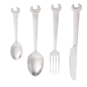 Un élégant ensemble de couverts en métal améliore l'expérience culinaire pour les hôtes et les invités, idéal comme cadeau de déménagement. - Product Image 4