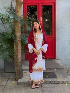 Ensemble Anarkali blanc brodé de créateur indien pakistanais avec dupatta, tenue ethnique traditionnelle indienne pour femmes et jeunes filles, idéal pour les fêtes et mariages. - Product Image 6