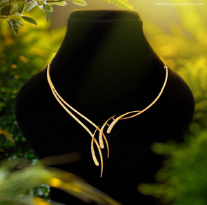 สร้อยคอรูปทรงเถาวัลย์ที่มีเอกลักษณ์เฉพาะตัว ประดับด้วยทองคำสีเข้มและคริสตัลคุณภาพสูง มีจำหน่ายในราคาขายส่ง - Product Image 1