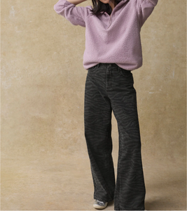 Sweat-shirt à capuche col rond uni en coton lourd délavé, personnalisé avec broderie de logo - Product Image 1