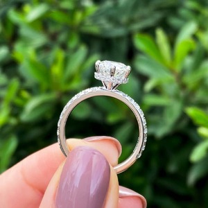 Anillo de Compromiso con Halo de Diamantes Cultivados en Laboratorio, Corte Brillante Redondo de 2.20 Quilates, Oro Blanco de 14K, 6 Puntas, Joyería Nupcial - Product Image 3