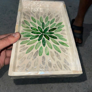 ถาดหวายฝังมุกพรีเมียมจากเวียดนาม สำหรับจัดเก็บของใช้ในบ้านแบบแฮนด์เมด และตกแต่งออตโตมัน - Product Image 1