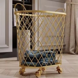 Chariot à linge blanc au design épuré, en métal, sur roulettes, avec panier de rangement étroit et haut et poignées en bois - Product Image 4