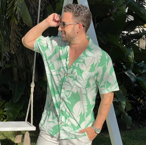 Chemise Aloha personnalisée à imprimé floral tropical en viscose, boutons en noix de coco, chemise hawaïenne pour homme, 100% rayonne, col ouvert, pour les vacances - Product Image 5