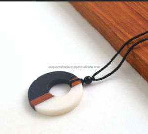 Collar con colgante de resina de alta calidad personalizado para mujer, accesorios de joyería de madera para volver a la escuela, estilo de amor, regalos artesanales hechos a mano - Product Image 2