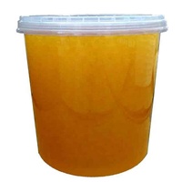 Garniture de thé à bulles à saveur de raisin avec des ingrédients Boba éclatants et du tapioca emballés dans une boîte