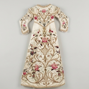 Robe de clergé en soie brodée à la main, ornée de fils d'or, vêtement liturgique traditionnel d'église, robe cérémonielle florale - Product Image 1