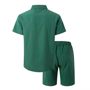 ชุดเสื้อโปโลถักสไตล์วินเทจสำหรับผู้ชายฤดูร้อน ชุดเสื้อยืดและกางเกงขาสั้นพร้อมโลโก้ด้านหน้าแบบกำหนดเอง ODM - Product Image 3