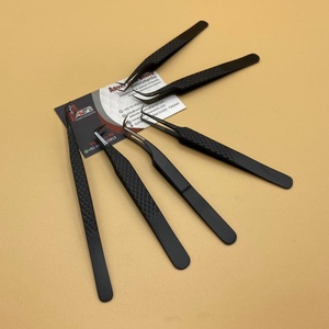 Pinzas Profesionales Personalizadas para Pestañas con Agarre de Diamante, Acero Inoxidable Negro Mate con Punta Negra Puntiaguda para Extensiones de Pestañas - Product Image 5