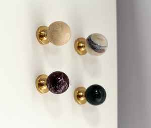 Support mural Art Déco en marbre naturel éco-responsable fait main TCE – Accessoire mural haut de gamme pour la maison, l'hôtel et le commerce de détail - Product Image 3