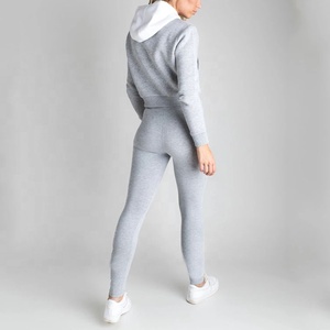 ชุดวอร์มลำลองพิมพ์โลโก้ตามสั่งสำหรับผู้หญิง ชุดเซ็ตสองชิ้นสำหรับฤดูหนาว ระบายอากาศได้ดี กันลม เสื้อฮู้ดครอปและกางเกงขายาว ผ้าฝ้าย 100% - Product Image 3