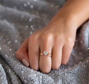 Anillo de Compromiso Solitario con Diamante Cultivado en Laboratorio, Corte Redondo, Color DEF, 1 Quilate, Oro Sólido de 10K/14K, Diseño de Hojas de Vid, Regalo de Aniversario - Product Image 5