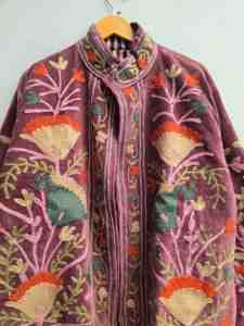 Chaqueta de Terciopelo Rosa Polvoriento con Bordado Floral Botánico Hecho a Mano para Mujer, Estilo Boho Étnico, Abrigo de Diseñador, Exportador Mayorista - Product Image 6