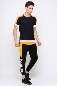 T-shirt à capuche unisexe noir et jaune en molleton tricoté 100 % coton, anti-plis, à manches régulières et respirant - Product Image 6