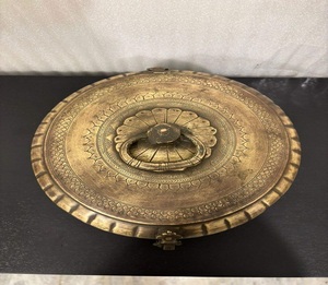 Boîte de rangement en laiton antique, artisanale, gravée, conteneur métallique décoratif, organisateur pour la maison, la salle à manger, le salon - Product Image 3