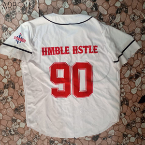 Camiseta de Béisbol Blanca con Botones y Estampado Gráfico Rojo, de Poliéster de Secado Rápido, con Bordado 3D, de Última Tendencia, de un Buen Proveedor - Product Image 2