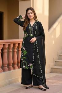 Traje Salwar Floral Bordado Negro con Dupatta, Ropa Tradicional India y Pakistaní, Vestido Largo Holgado para Mujer - Product Image 2