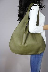 Sac hobo surdimensionné vert fait à la main pour femmes en cuir noir de haute qualité personnalisable Fermeture ouverte pour un usage quotidien Décontracté LHB-0085 - Product Image 4