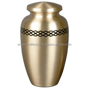 Fabricant indien d'urne de crémation moderne en laiton pour hommes femmes ambiance garniture d'or style de vie pour cendres humaines de femme adulte - Product Image 4